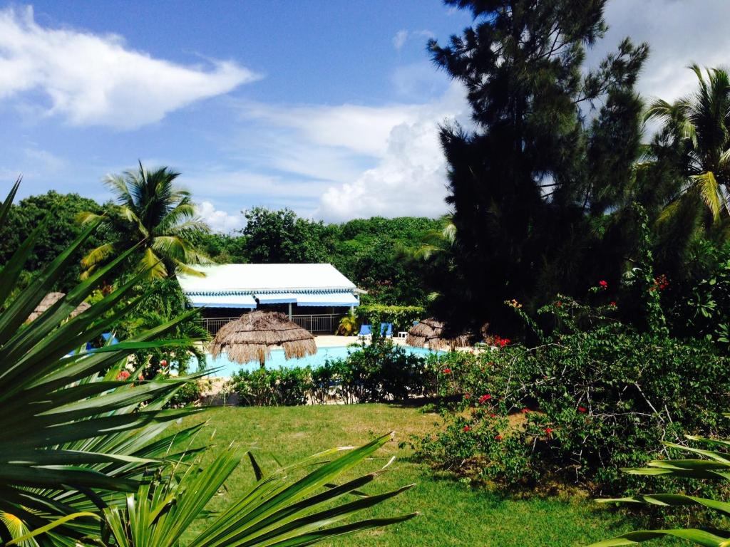 hebergement hotel au village de menard piscine marie galante dependance de la guadeloupe