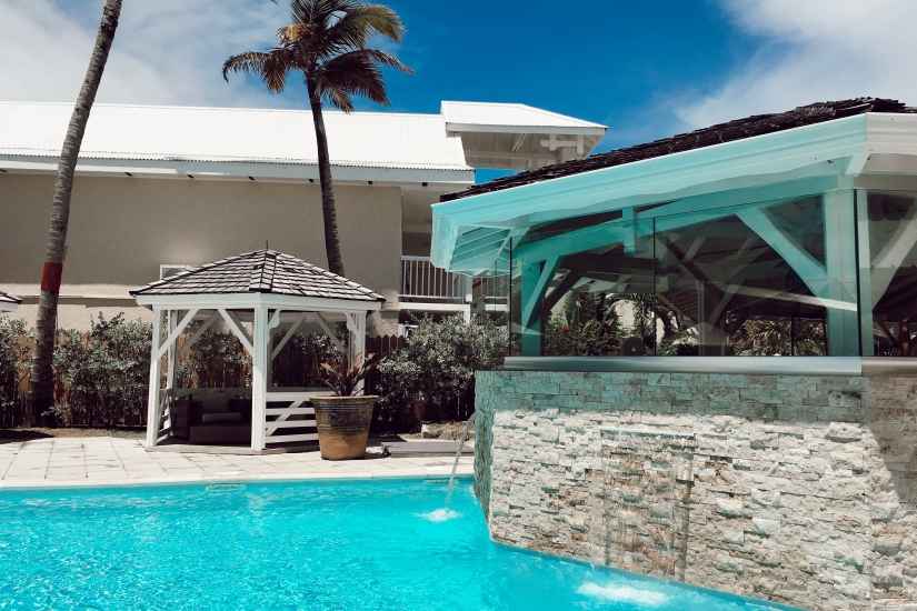 hebergement hotel-la-playa-piscine-bar saint martin