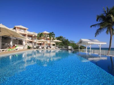 hebergement-residence-hoteliere-diamant-beach-piscine-martinique