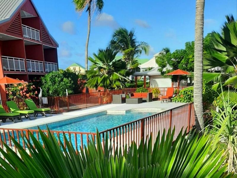 hebergement hotel-palm-court-junior-piscine saint martin