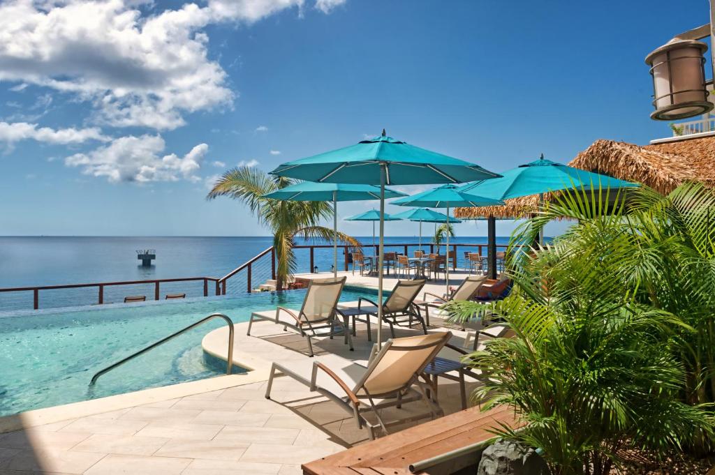 hebergement hotel-fort-young-vue piscine vue mer dominique