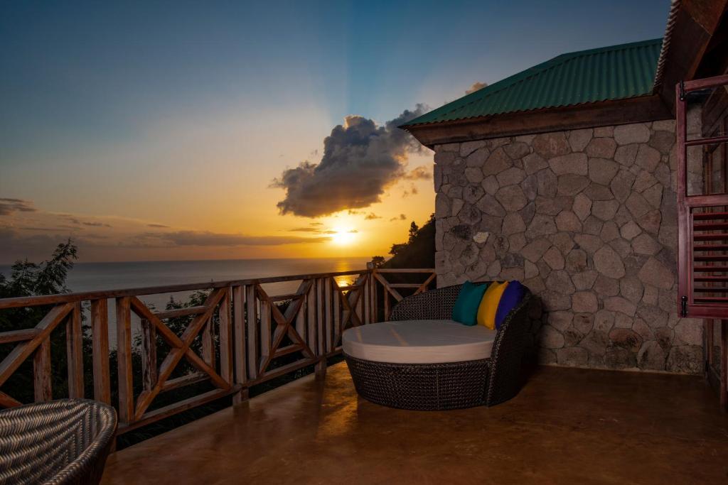 hebergement jungle-bay-terrasse sunset dominique