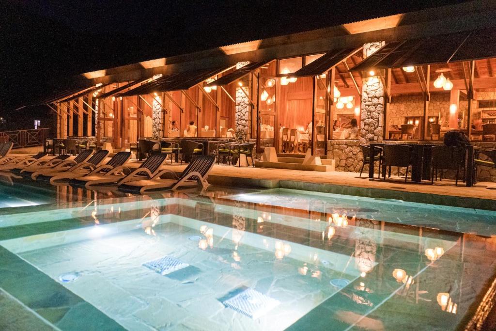 hebergement jungle-bay-piscine nuit dominique