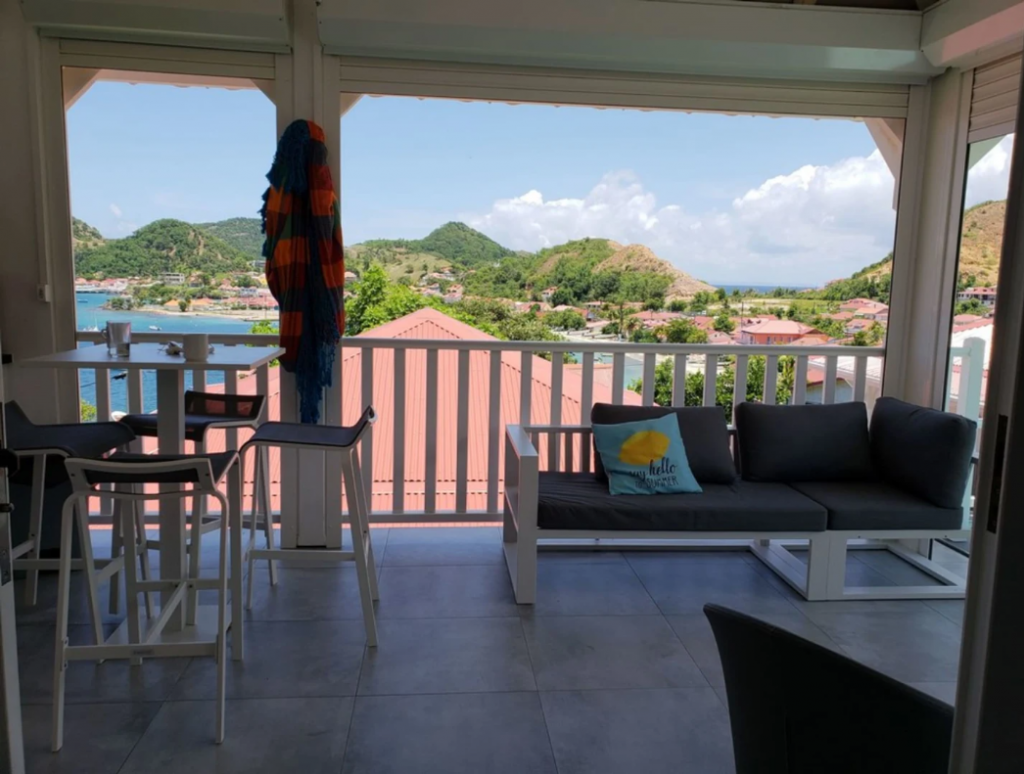 hebergement la-petite-villa-des-saintes-terrasse les saintes dependance de la guadeloupe