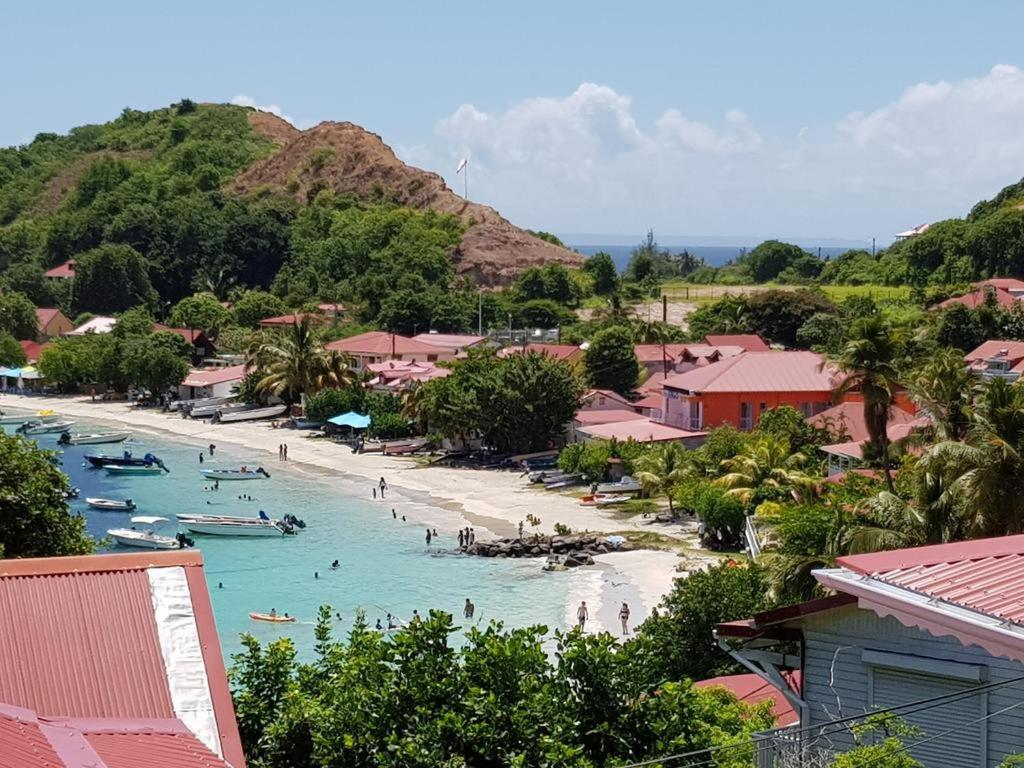 hebergement-villa-5vipetit01-vue-les-saintes-dependance-de-la-guadeloupe