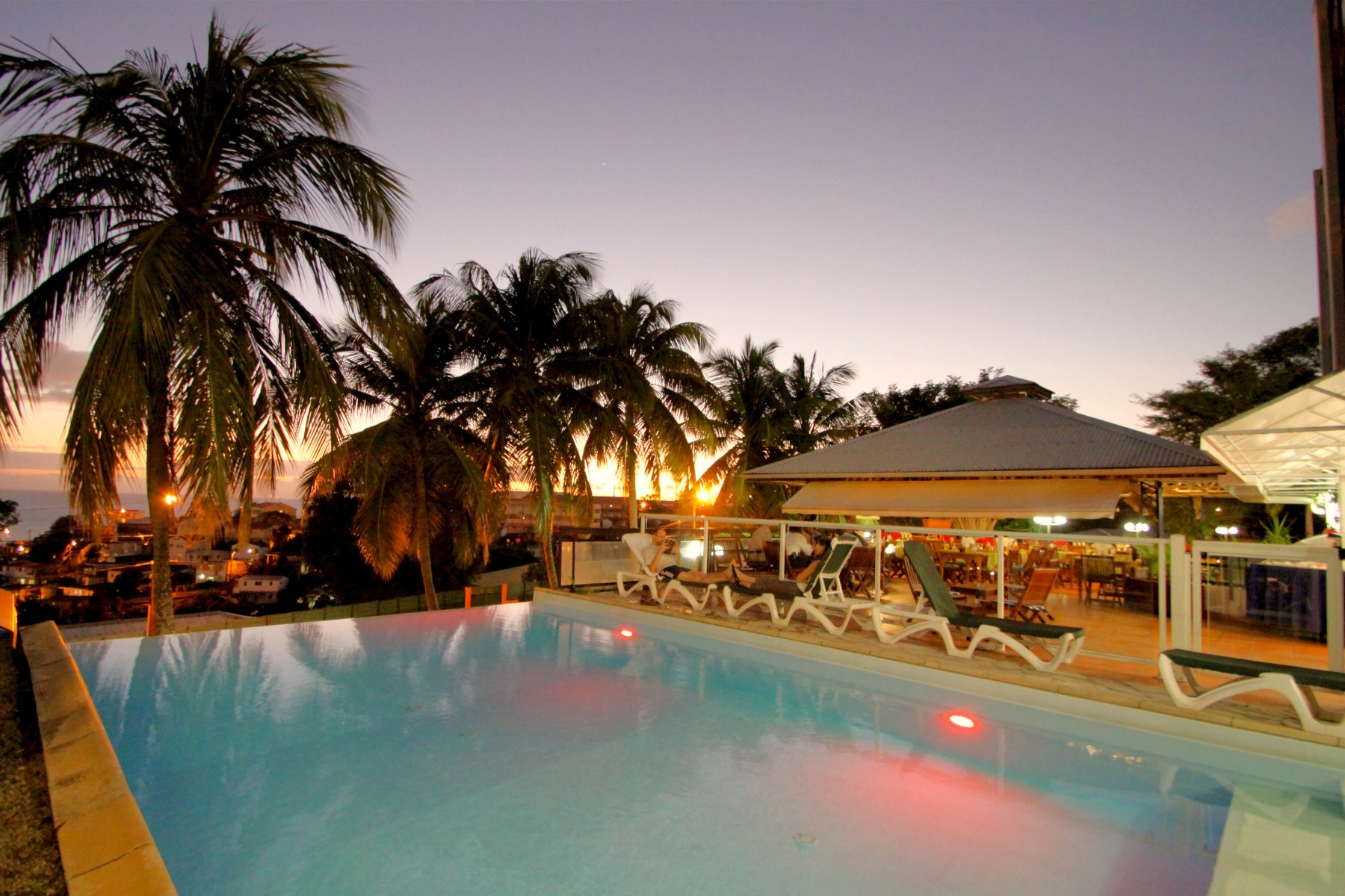 Karibea-hotel-le-squash-piscine-fort-de-france-martinique