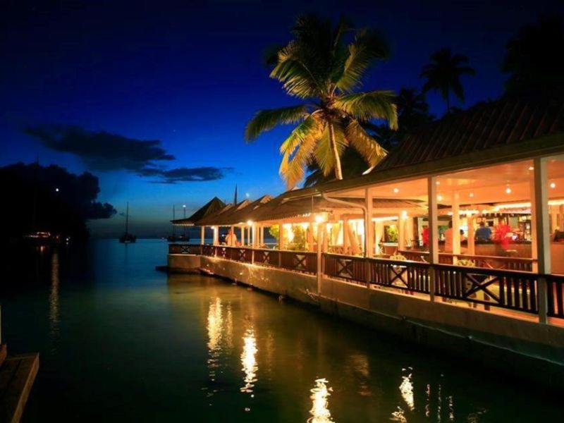 hebergement-Marigot-Beach-Club-restaurant-bord-de-mer-sainte-lucie