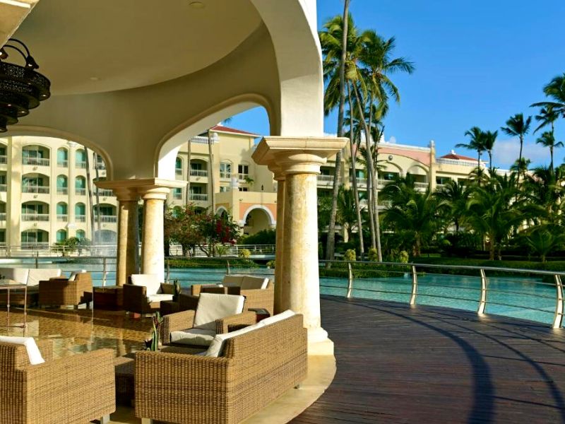 hebergement-hotel-iberostar-grand-bavaro-salon-exterieur-punta-cana-republique-dominicaine